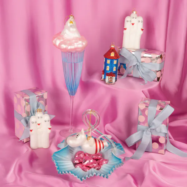 Hovedbilde PÅ EN ROSA SKY Julekule - MOOMIN by HEIM