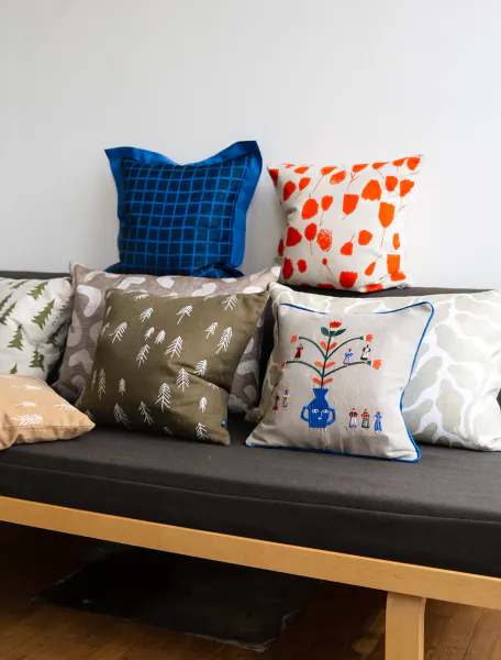Bilde av Tall Embroidered Cushion Cover Green