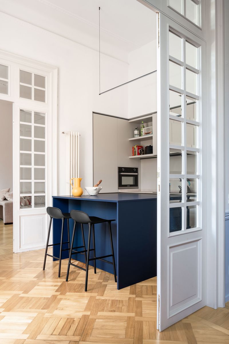 Form Barstool 65 cm Black Oak