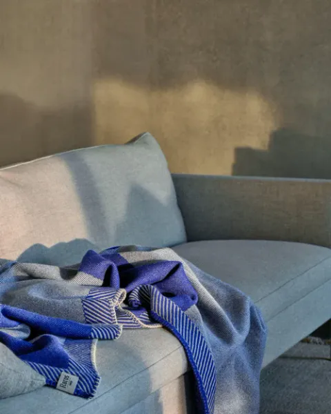 Hovedbilde House on the Hill Pledd ull 135x200