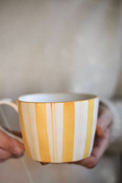 Hovedbilde Krus Matt Med Striper Gul H 7,5 Cm